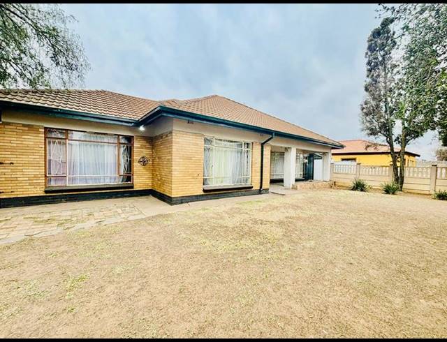 3 BEDROOM HOUSE FOR SALE IN VANDERBIJLPARK CE 2